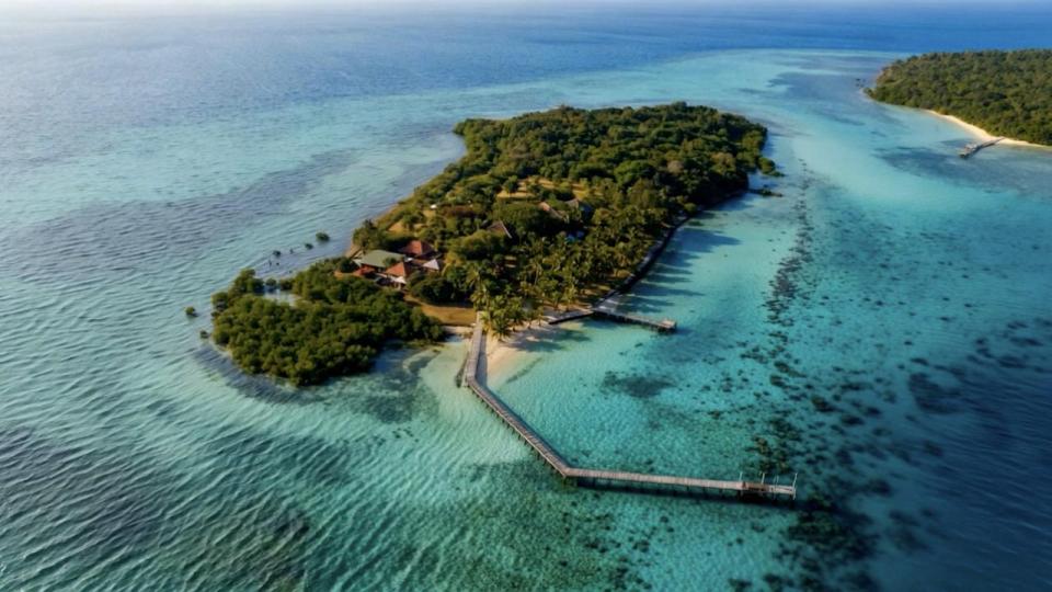 Dolphin Island – Private island in Fiji, South Pacific